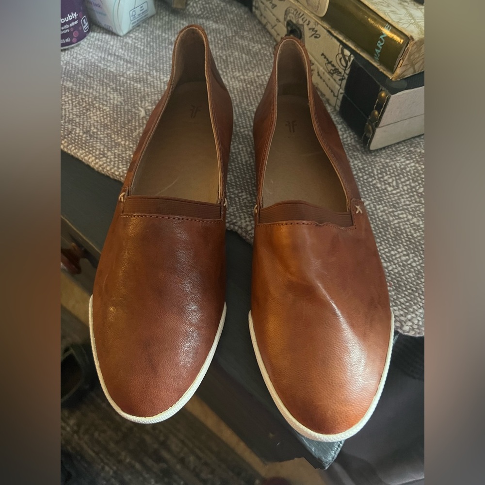 NWOB Frye sneaker/loafer 9.5